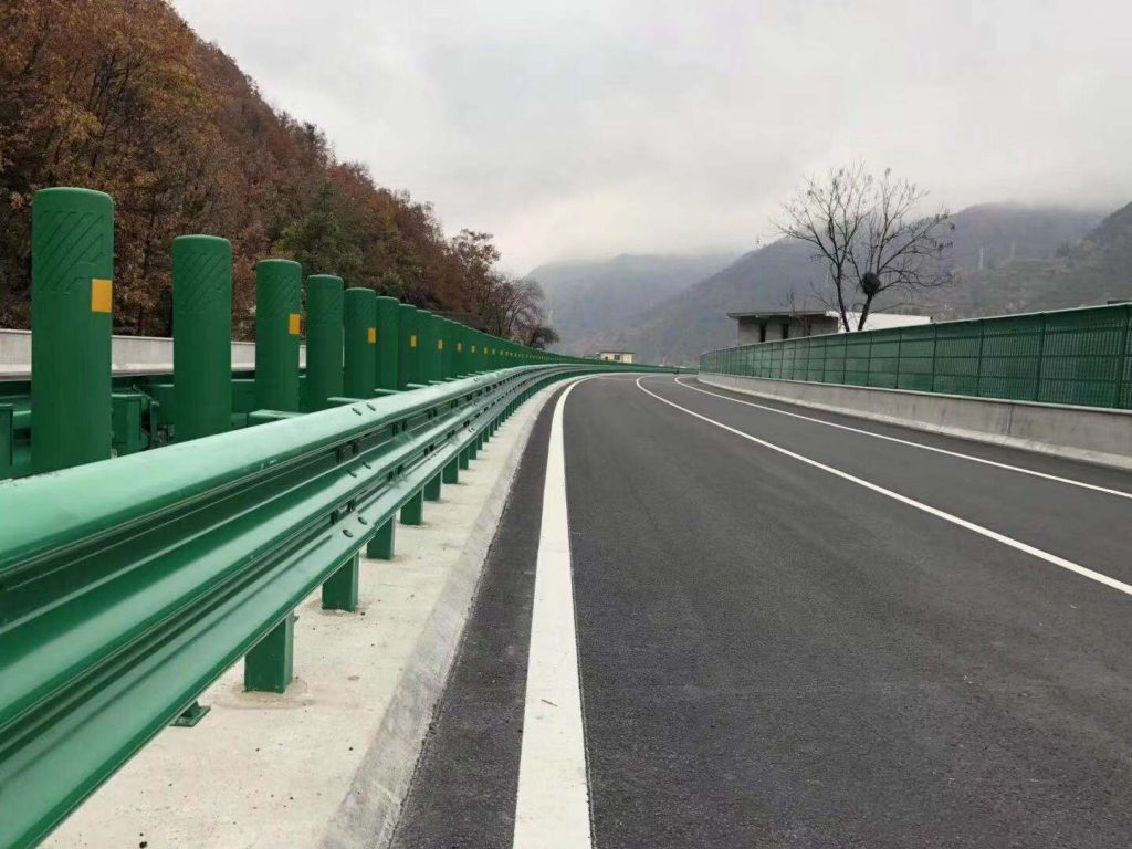 大型噴涂設(shè)備廠家科普關(guān)于高速護(hù)欄涂層檢測(cè)要點(diǎn)！